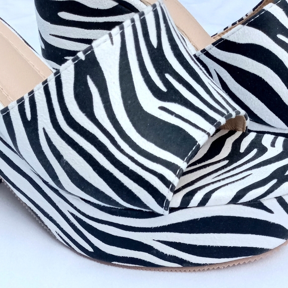 Zebra Platform Stack Heel - Picture 4 of 7